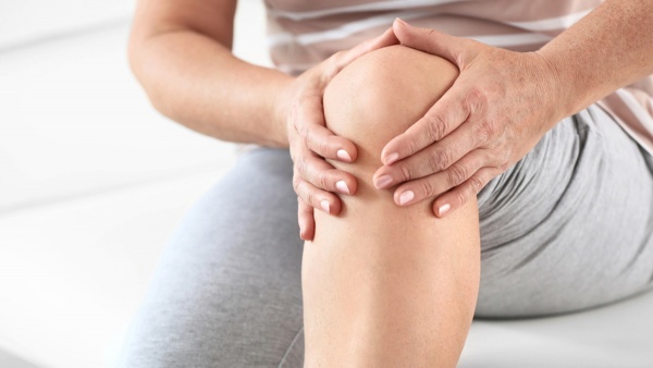Why do my knees click?  The Patellofemoral Joint explained.
